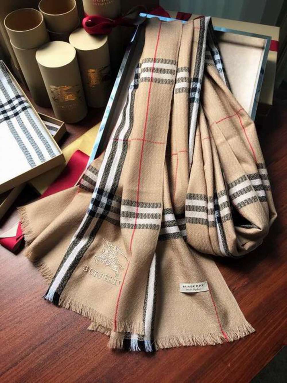 Bv*b*rry Scarf
